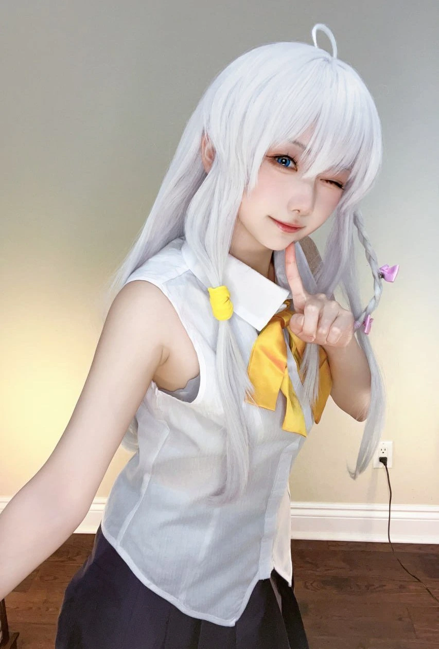 小木曾AYA白发角色COS制服室内人像