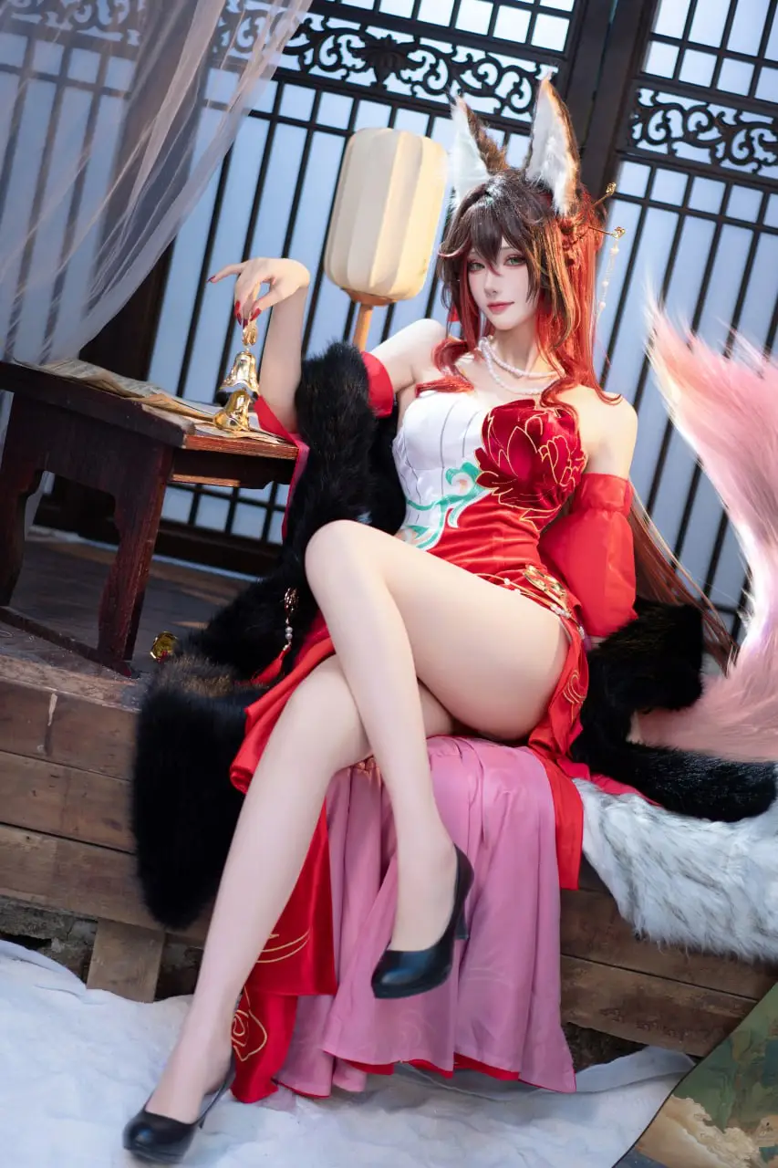 花兮_honoka停云Cosplay写真，红色古风旗袍，狐妖造型视觉展示