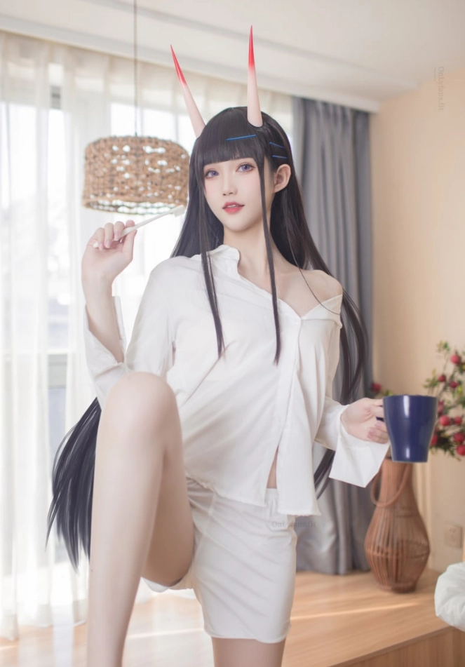 花兮_honoka原创小恶魔居家写真，白色衬衫与长角造型，清新私房风格展示