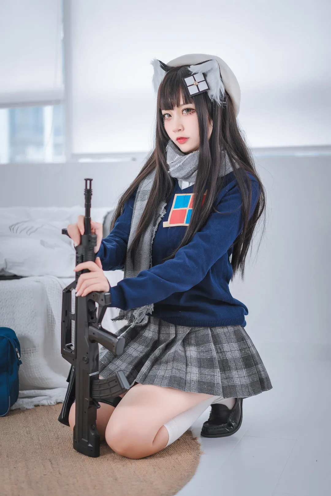 二佐nisa 校园制服风造型 手持道具 室内白色背景