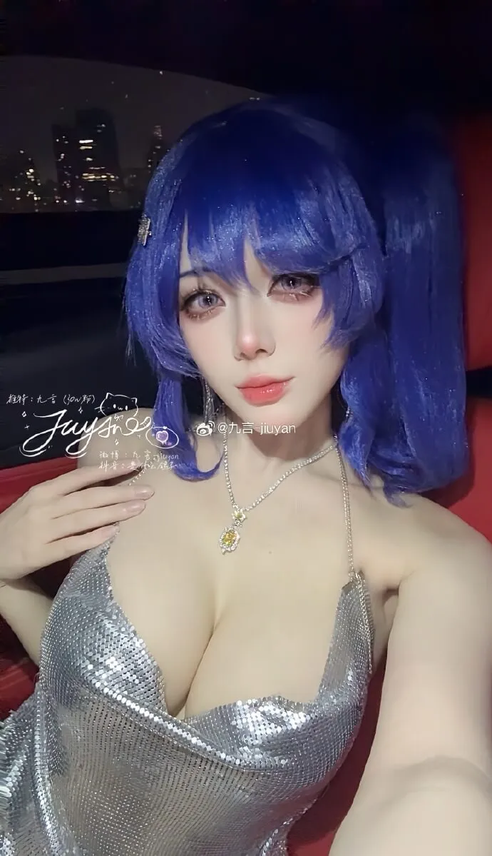 九言蓝色短发银色亮片连衣裙夜景自拍
