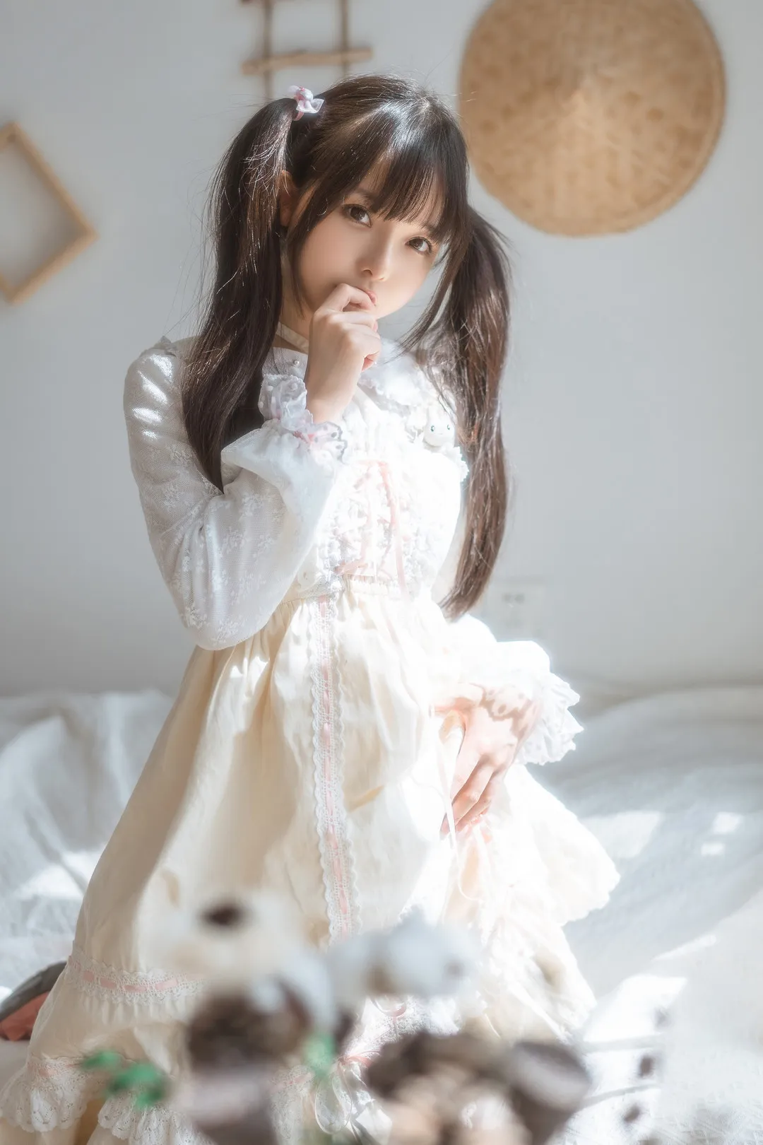 六味帝皇酱写真合集:甜美二次元与轻肉感私房作品解析