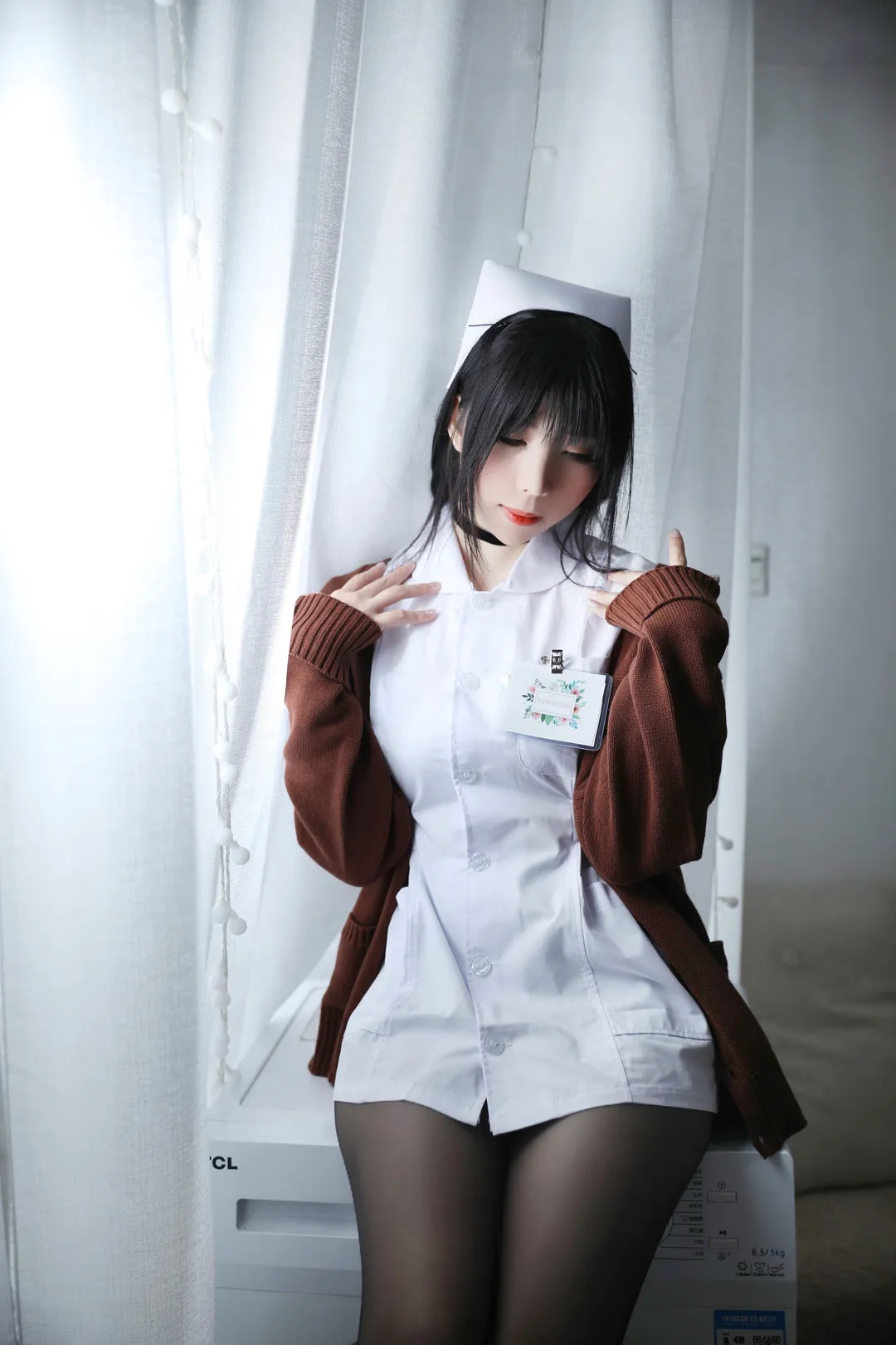 鹿野希黑丝与灰色上衣 COS 表现