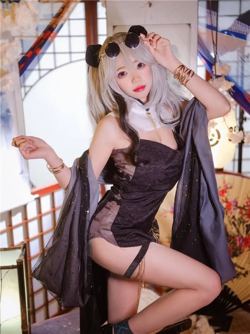 咬一口兔娘黑色礼服Cosplay写真，银灰色长发造型，成熟御姐风格展示 