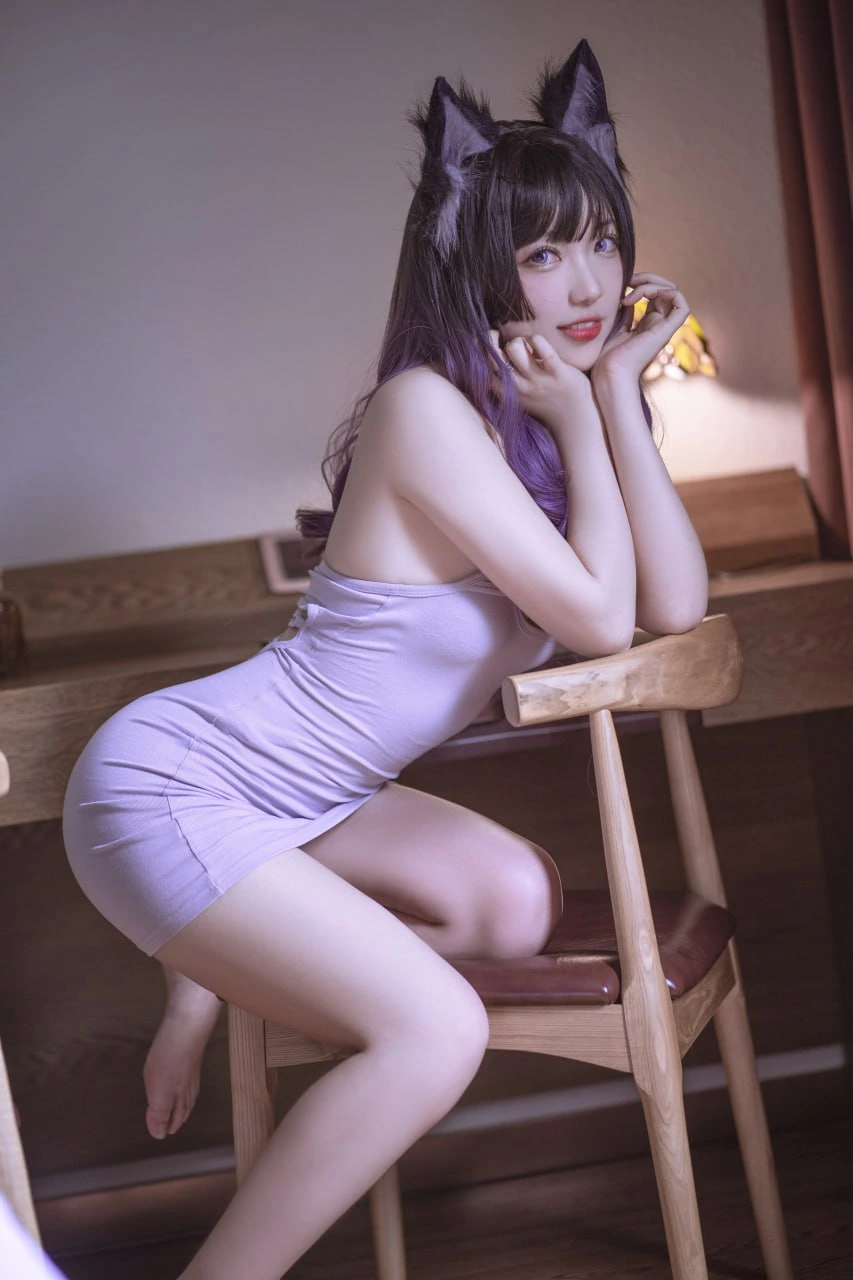刺青Poi COS写真合集：高还原角色与室内光影风格全记录