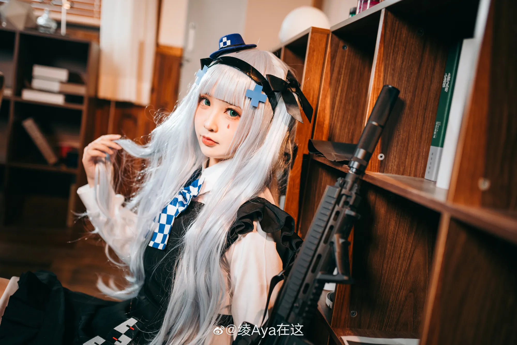 绫Aya持枪女仆幻想写真预览