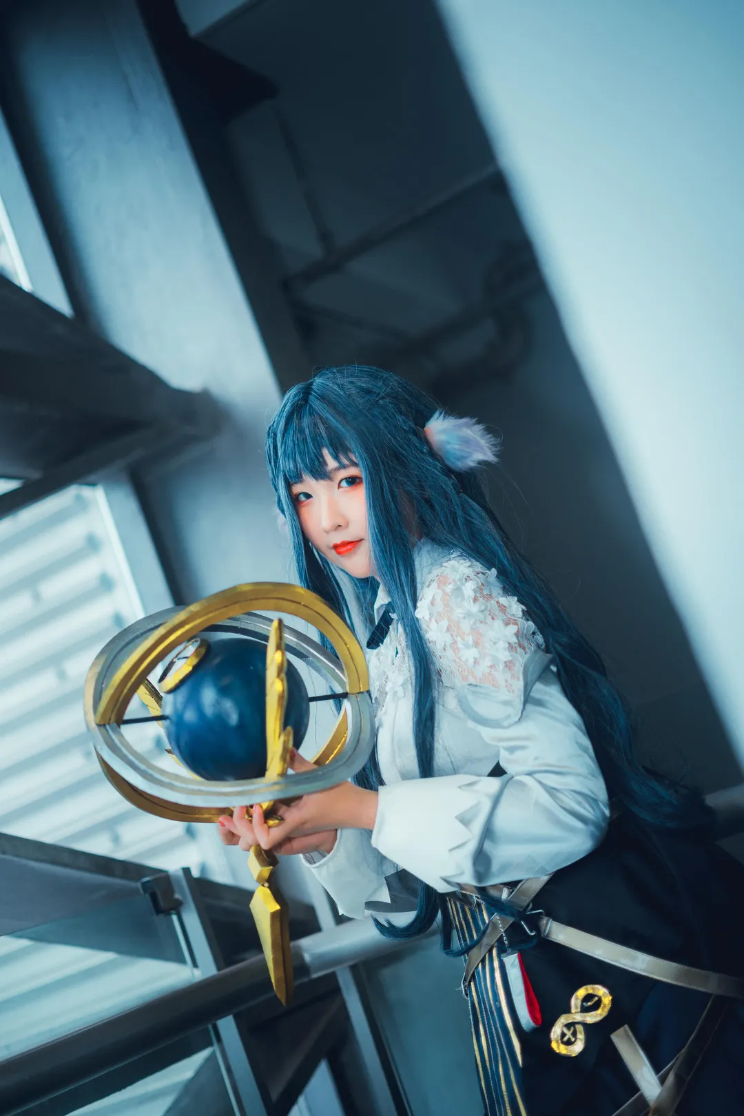 绫Aya持杖蓝发角色写真预览