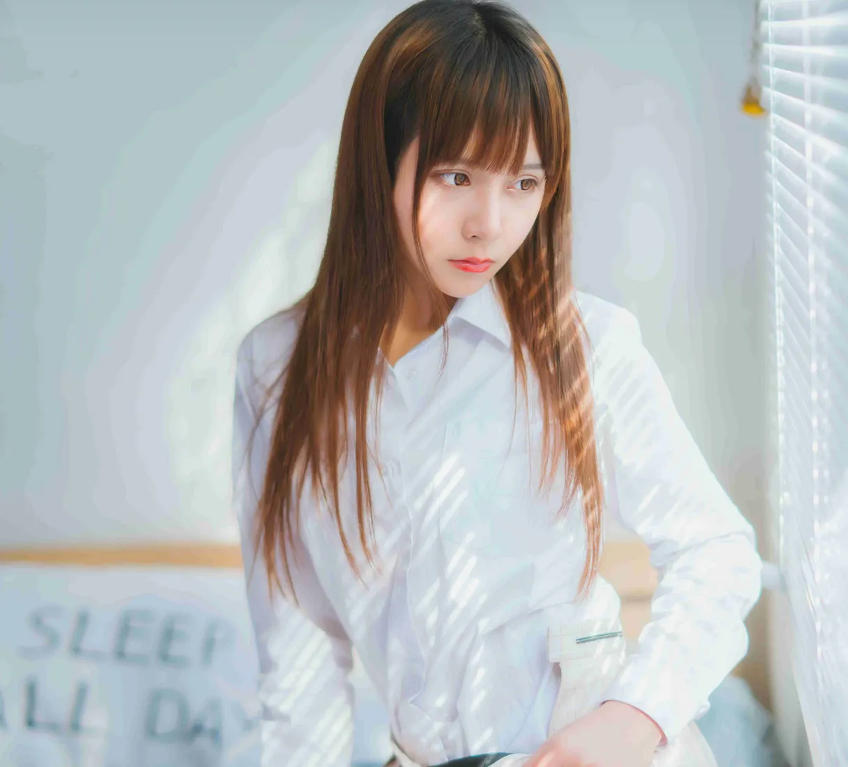 秋山AkI窗边衬衫清透写真预览