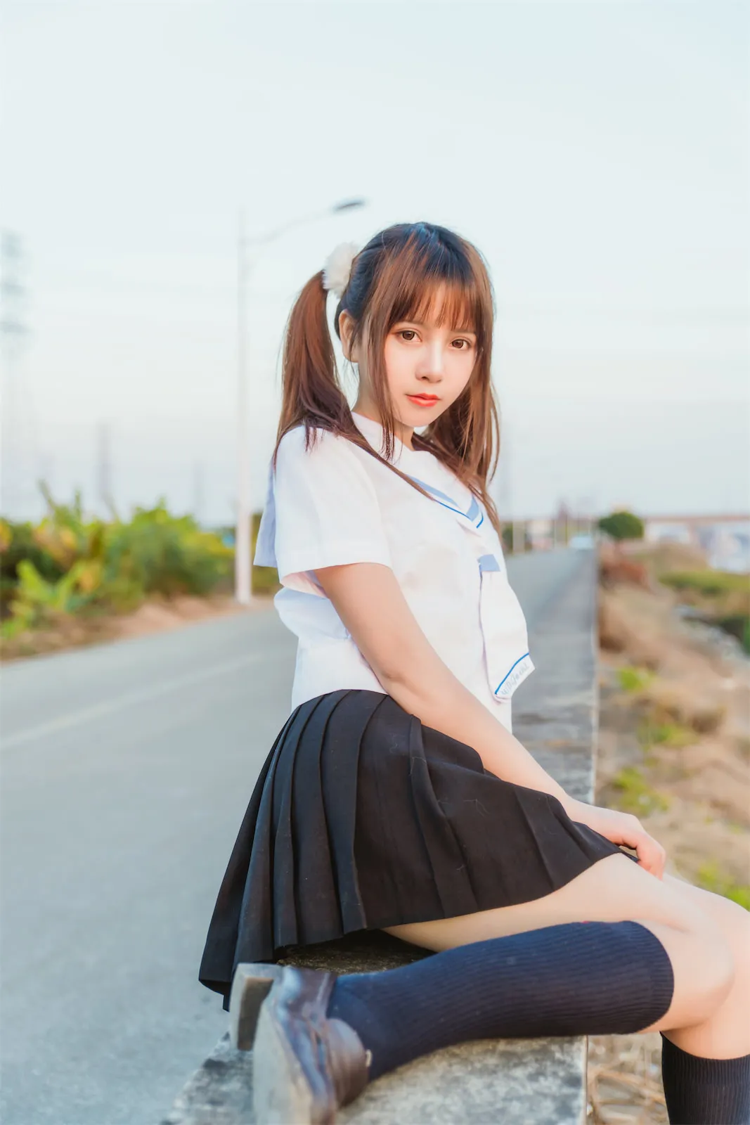 秋山AkI路边制服少女写真预览