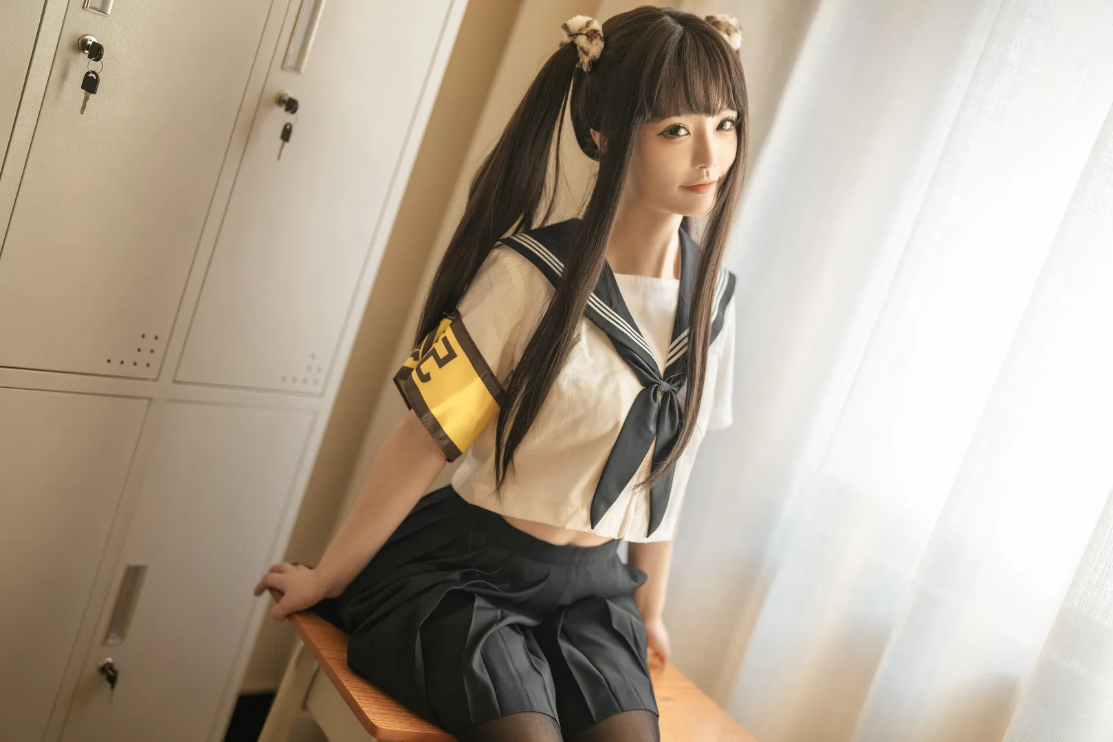 桃良阿宅 水手服 双马尾 室内柜门写真