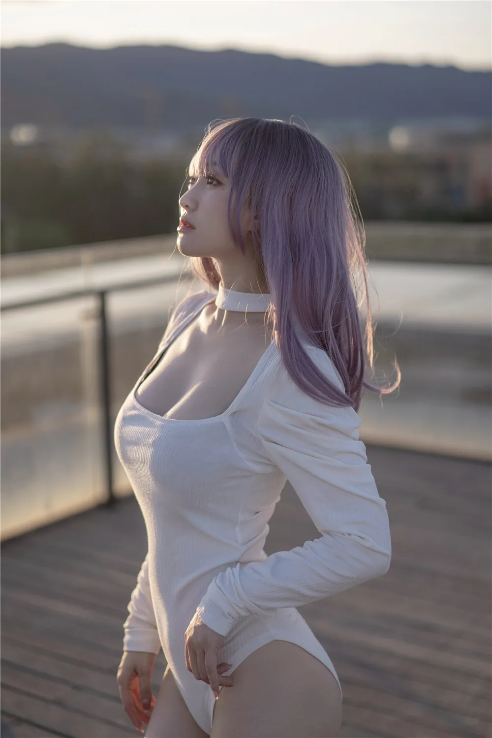 脱尾巴Mizuki天台白色连体衣侧站写真