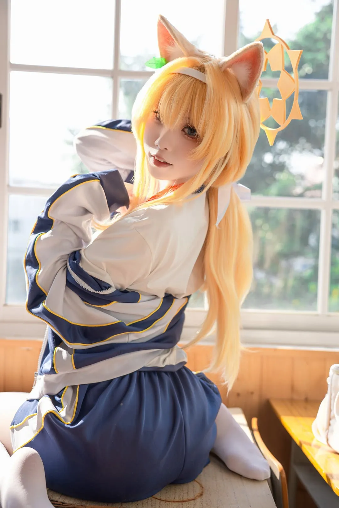 纸悦etsu_ko窗边狐耳造型跪坐回头写真