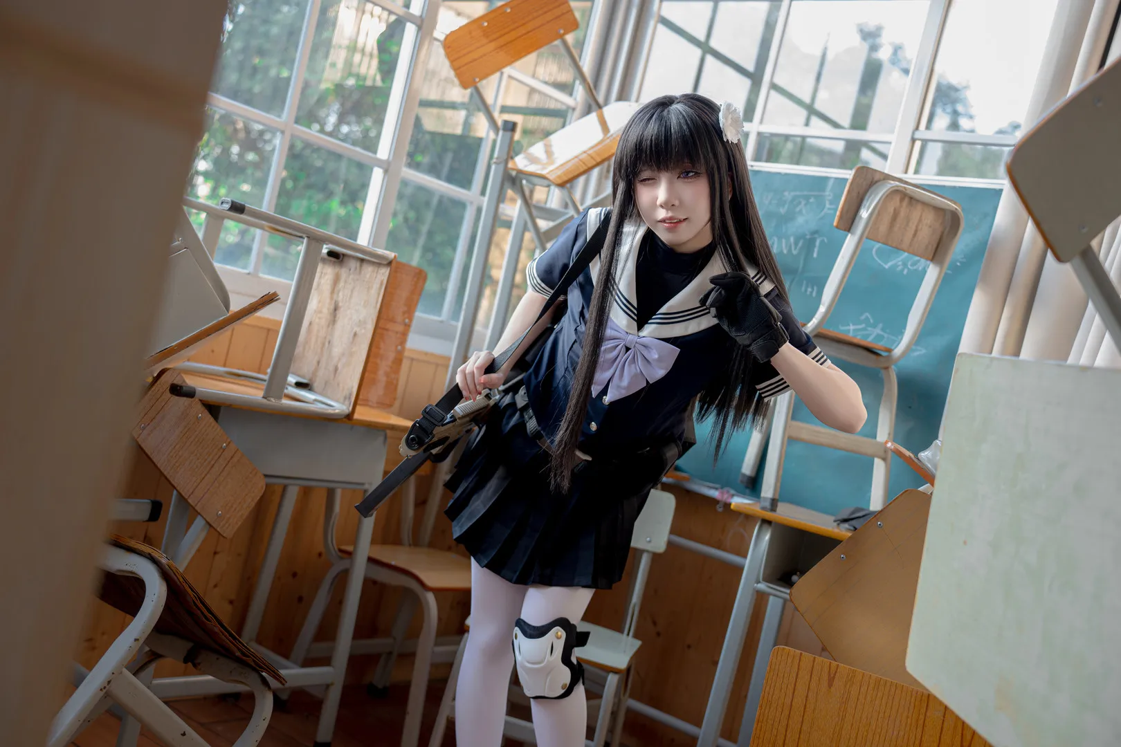 纸悦etsu_ko教室黑色制服持道具站姿写真