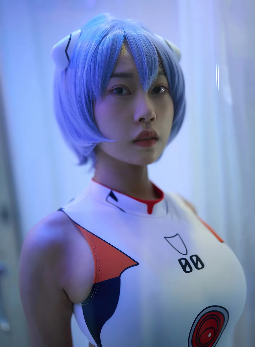 缇娜美tinami蓝发短发紧身战斗服近景照