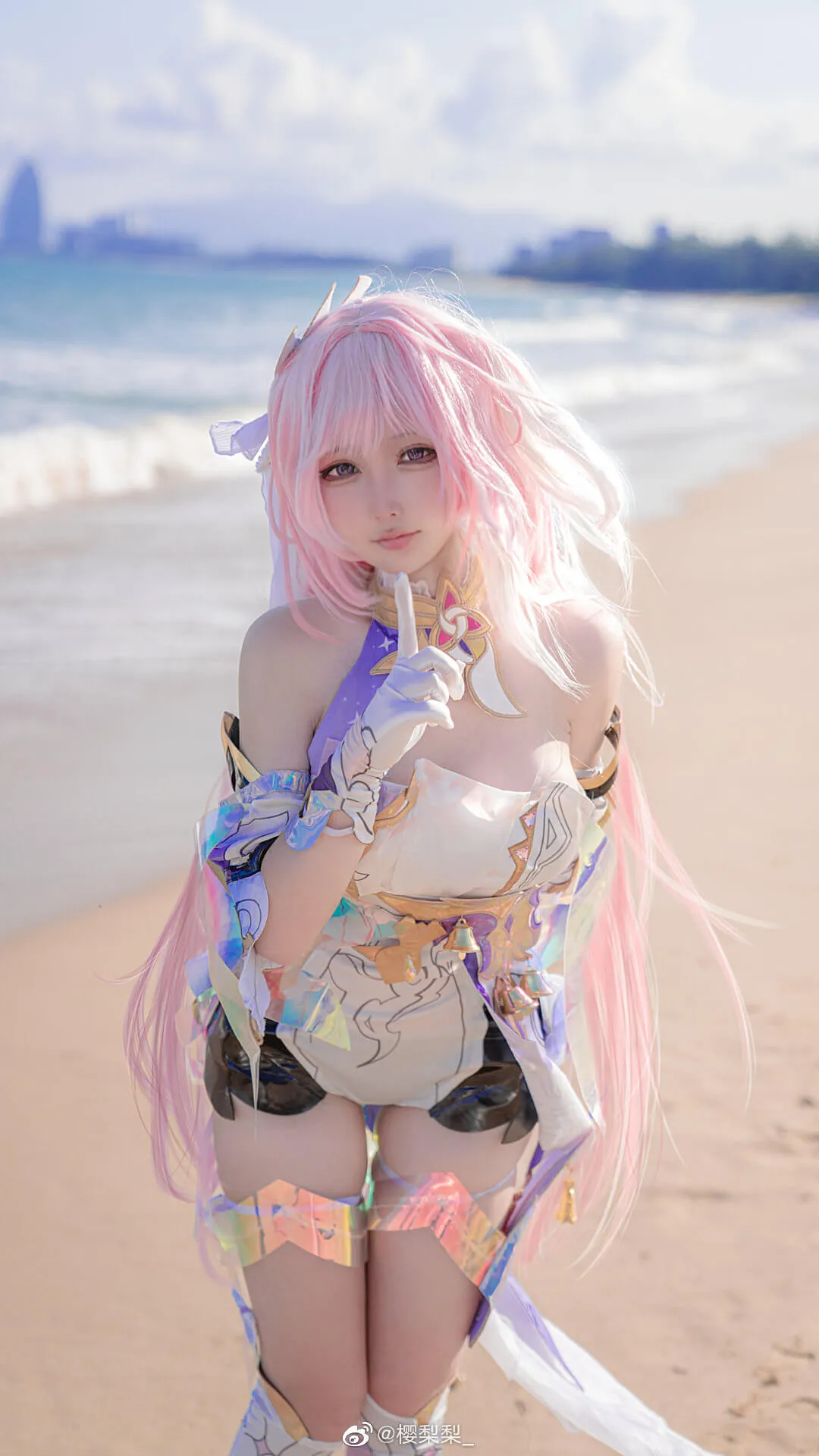 樱梨梨Eriri 粉色长发 海边沙滩角色写真