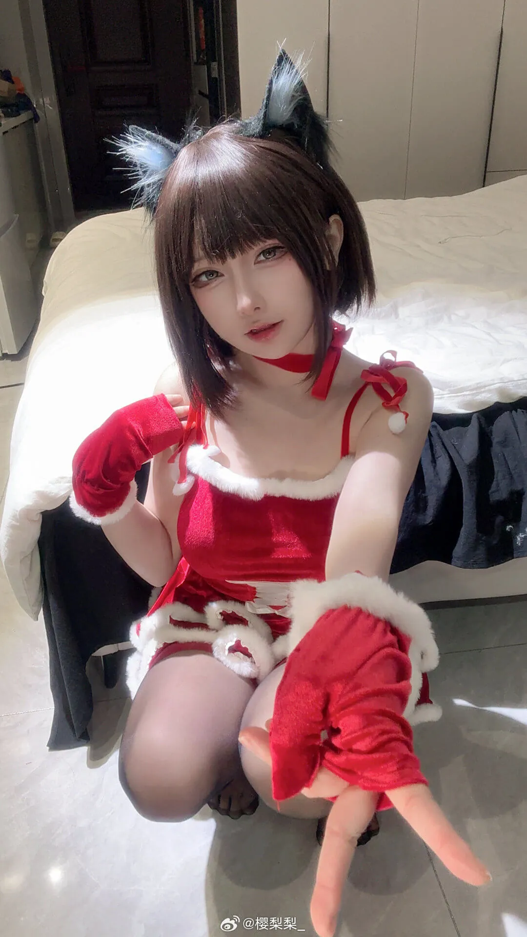 樱梨梨Eriri 红色圣诞装 猫耳 室内写真