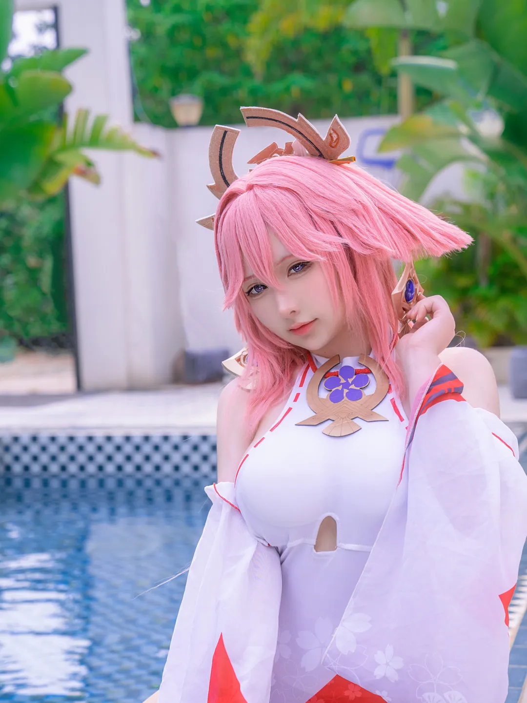 樱梨梨Eriri 粉色长发 白色角色服装 泳池写真