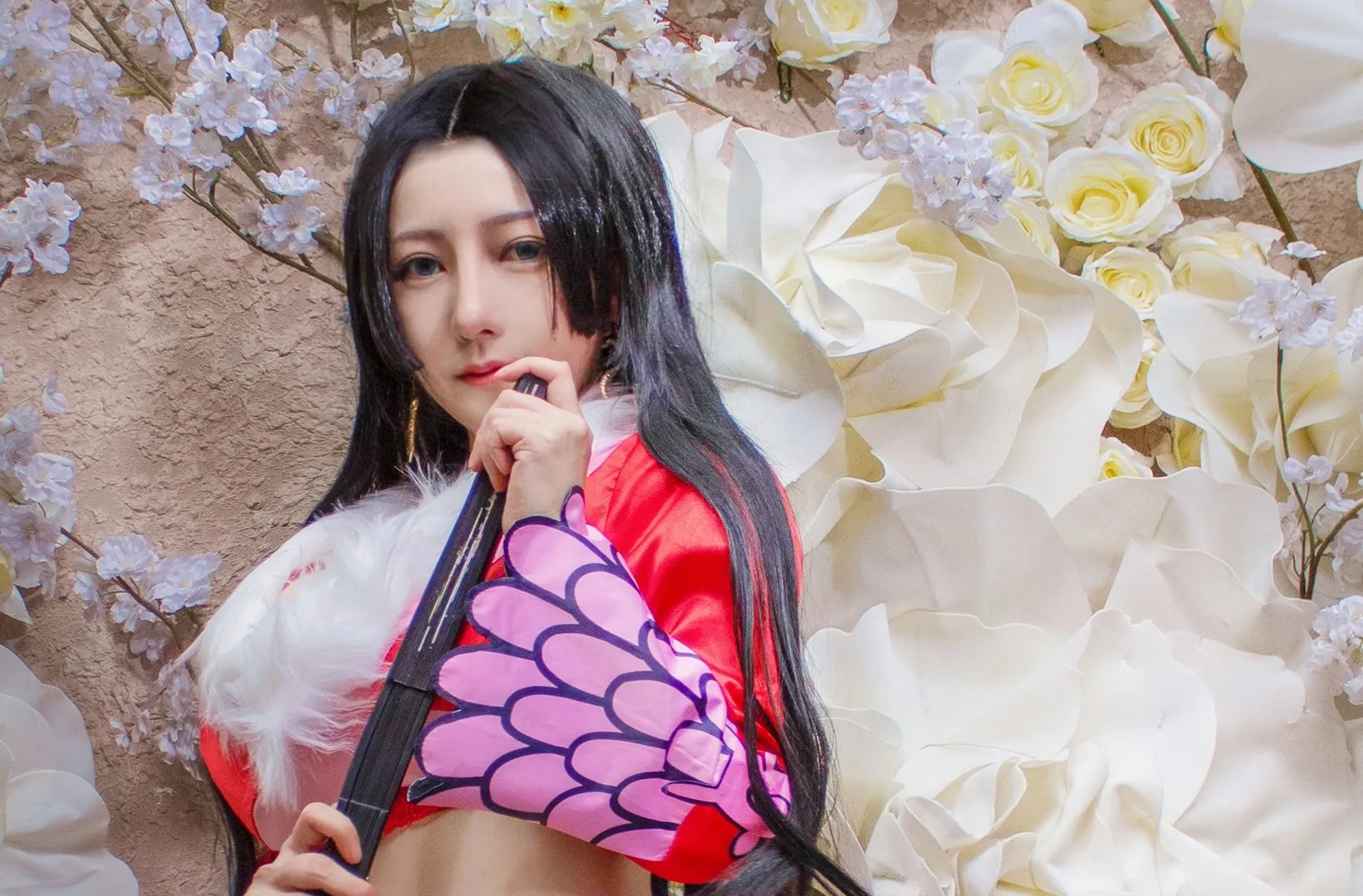 樱晚gigi 红白和风服装 花墙扇子角色写真