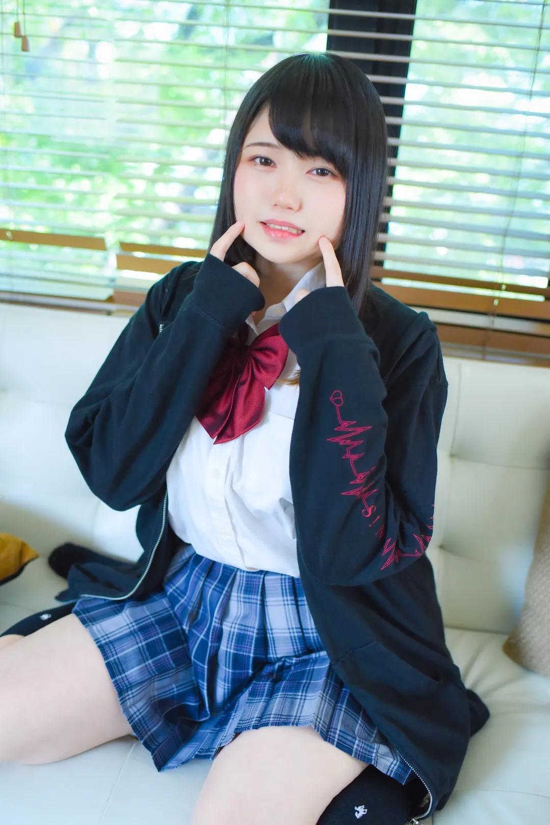 憂貴 制服外套 蓝色格裙 室内沙发写真