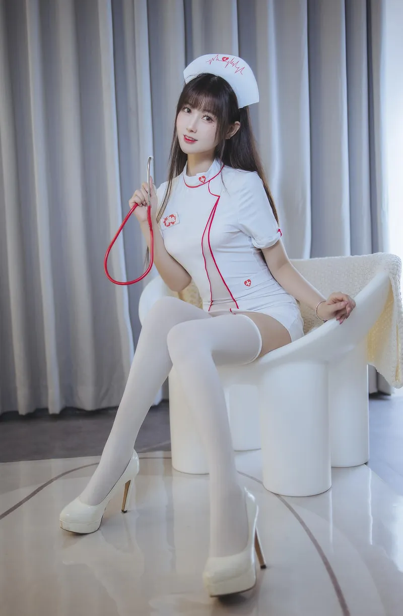 羽生三未的女仆造型cos写真