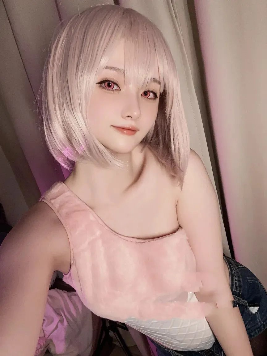 屿鱼yukako 粉色短发连体装 室内近景自拍写真