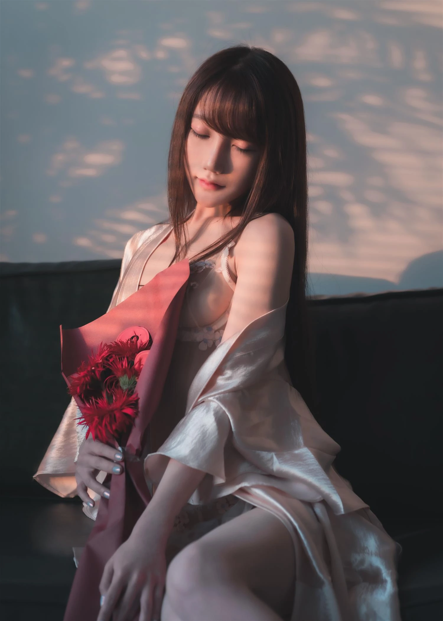 星野咪兔红玫瑰暗调光影主题写真图集