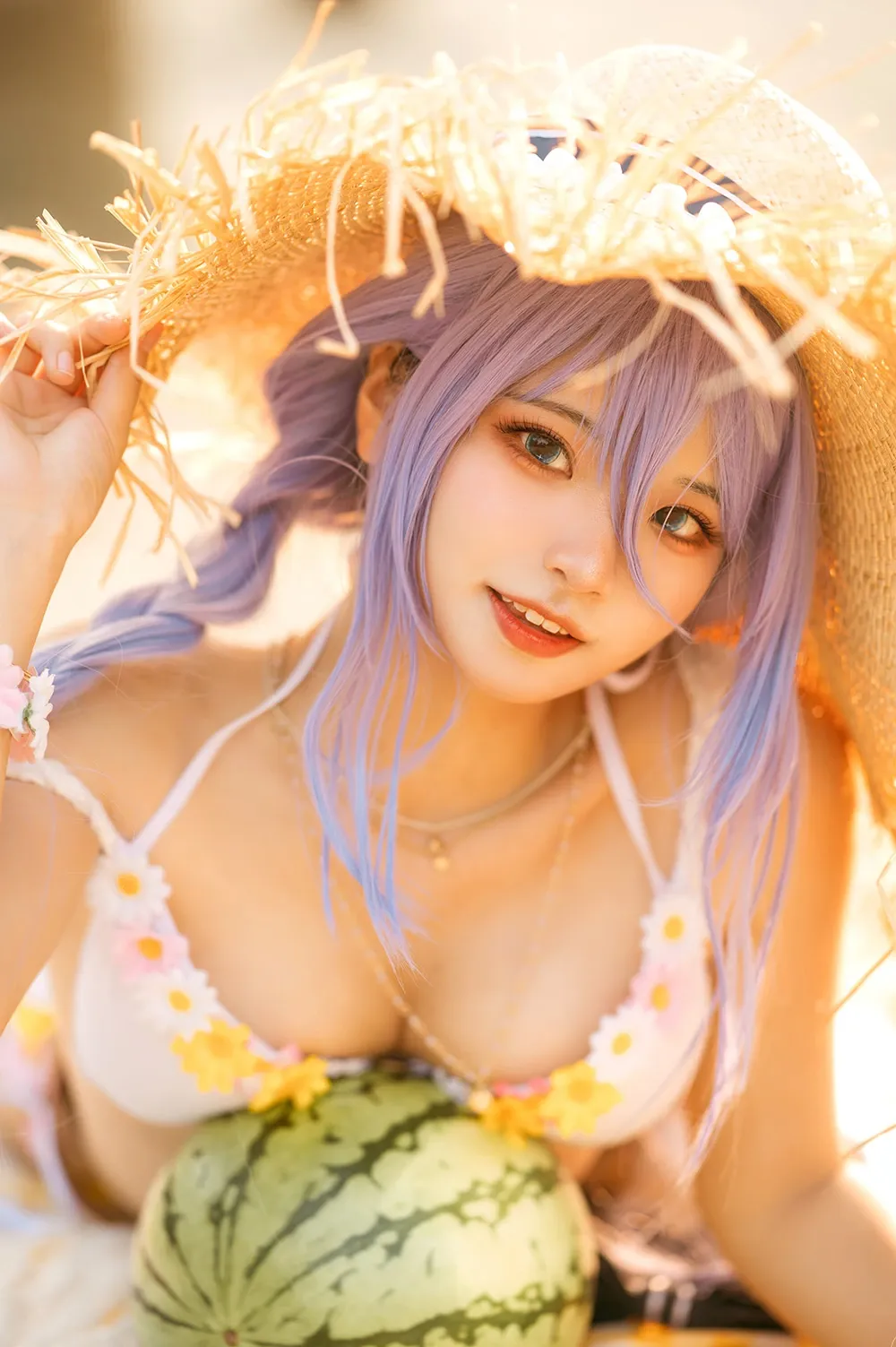 伊喵君_Nya浅紫长发抱着西瓜的泳装cos写真