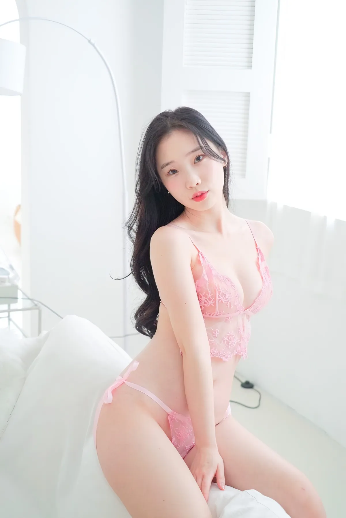 Pureding 粉色蕾丝内衣白色室内写真造型