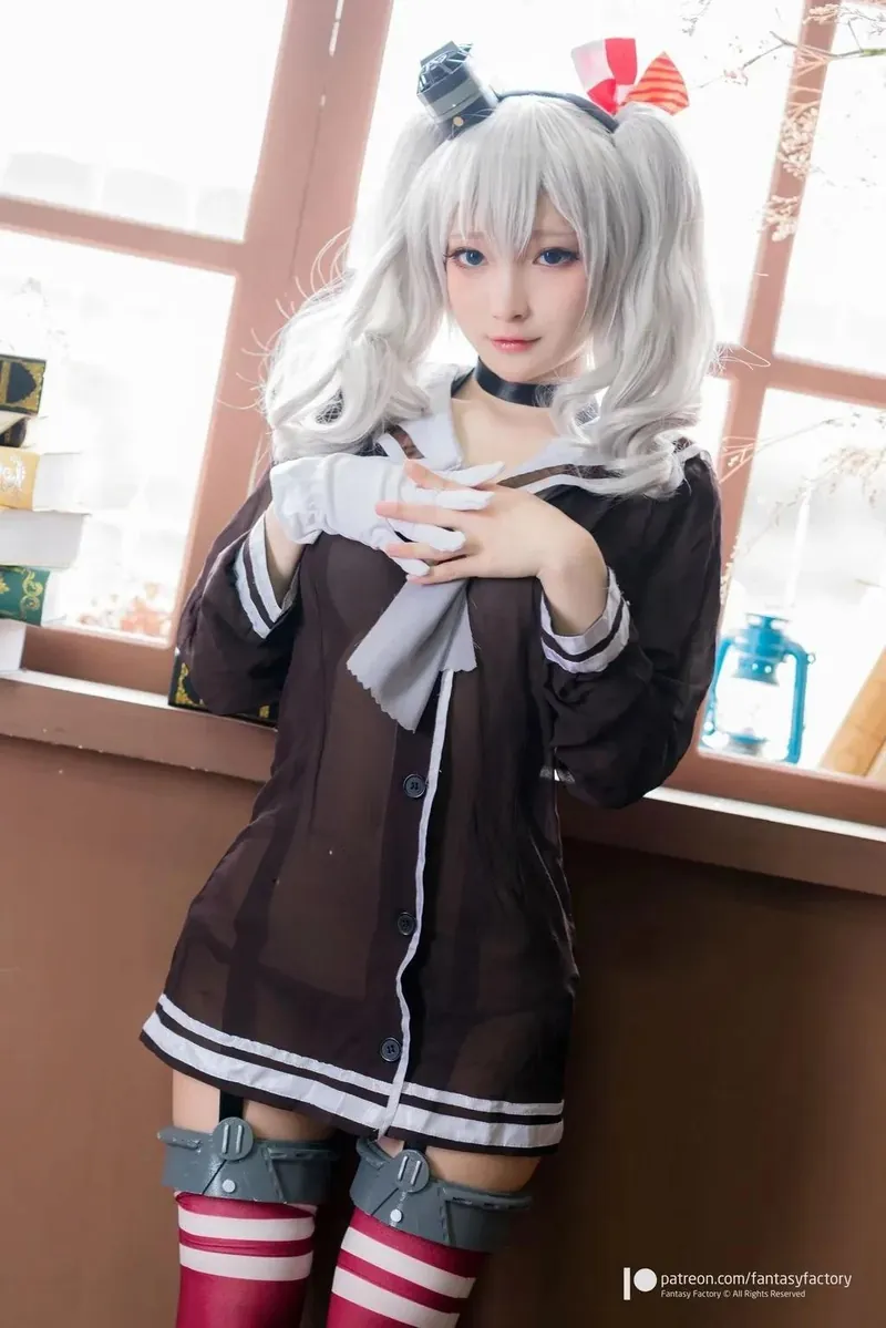 FantasyFactory小丁白色双马尾黑色制服窗边cosplay