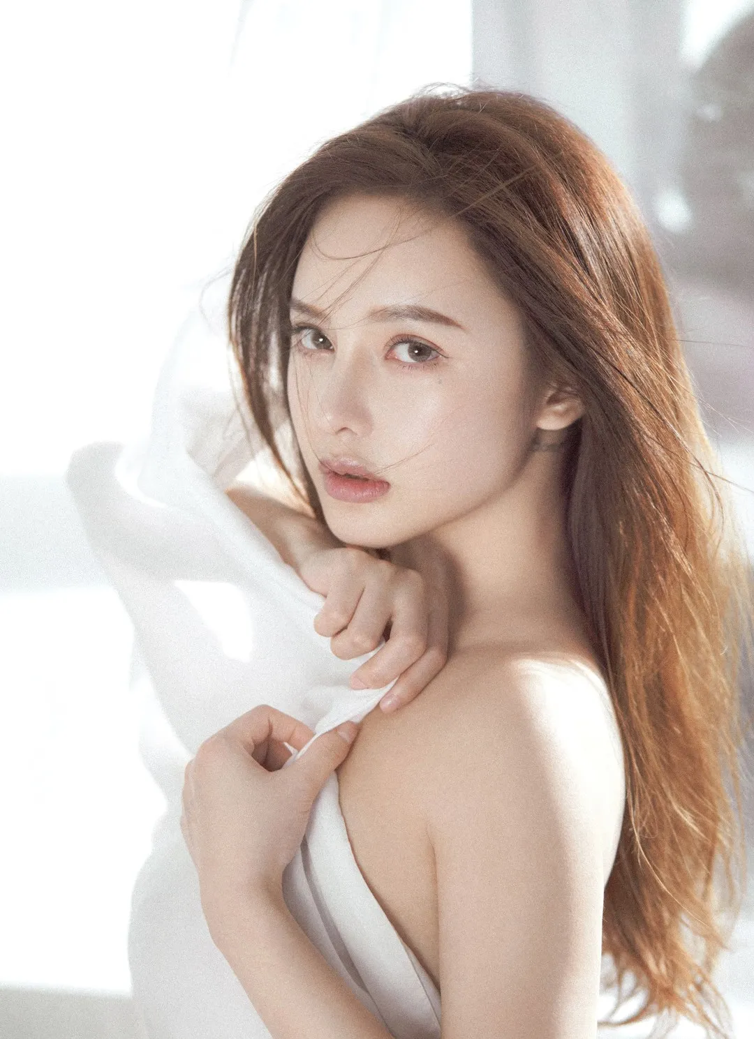 LIJIAO李娇白色服装清新回眸人像写真