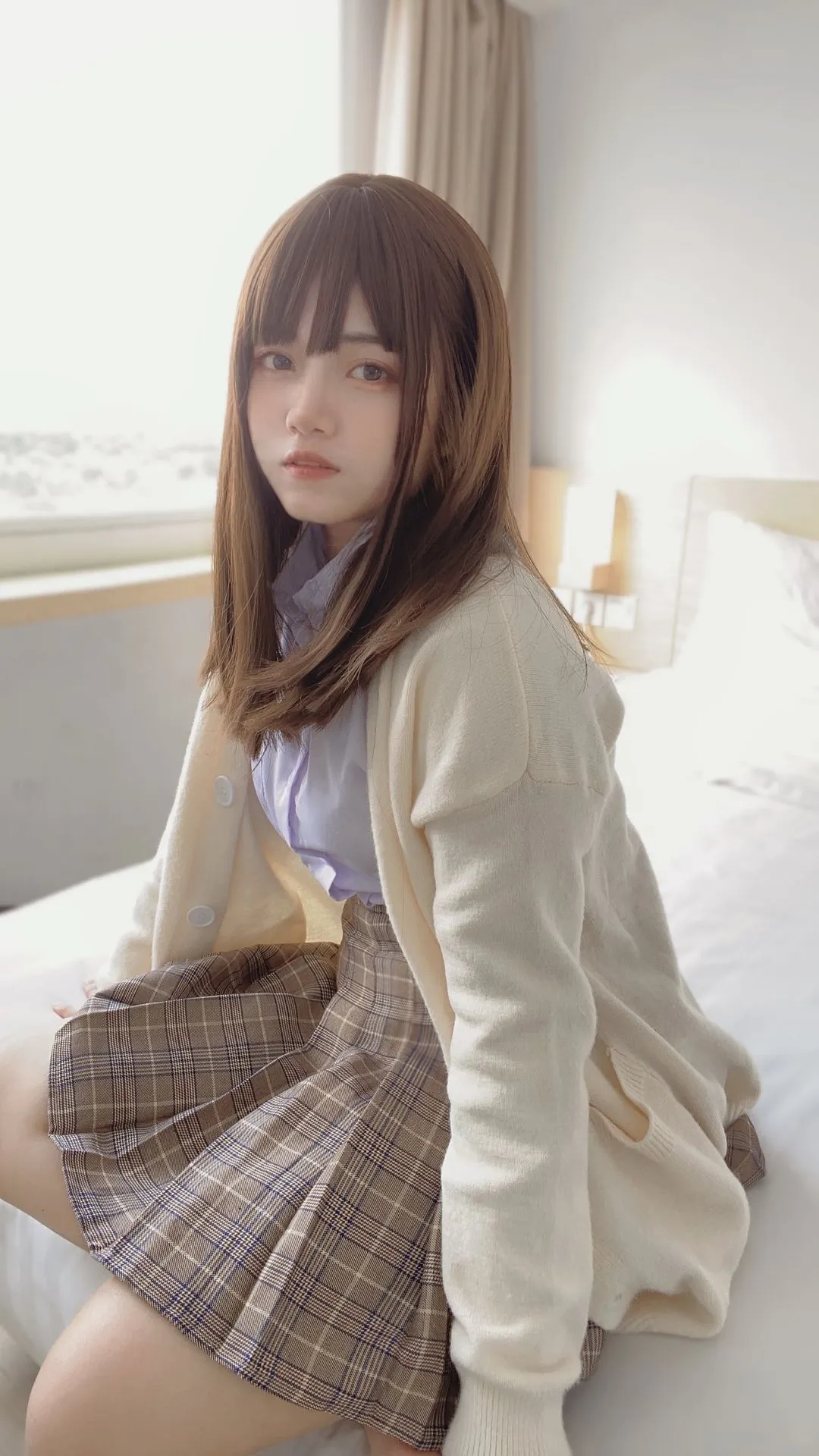 窗边制服感写真预览
