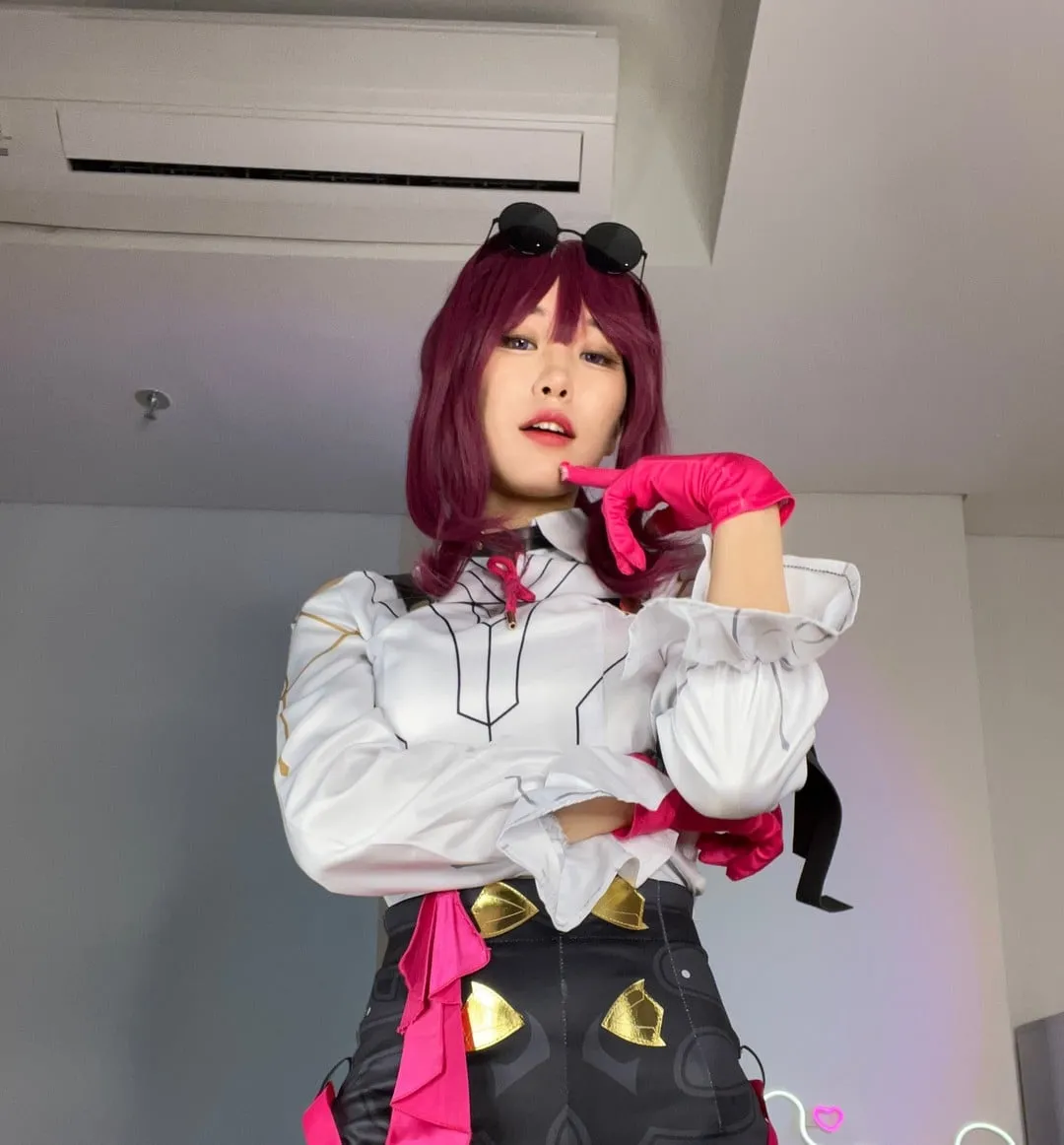 MeriolChan 白色制服紫红短发室内造型