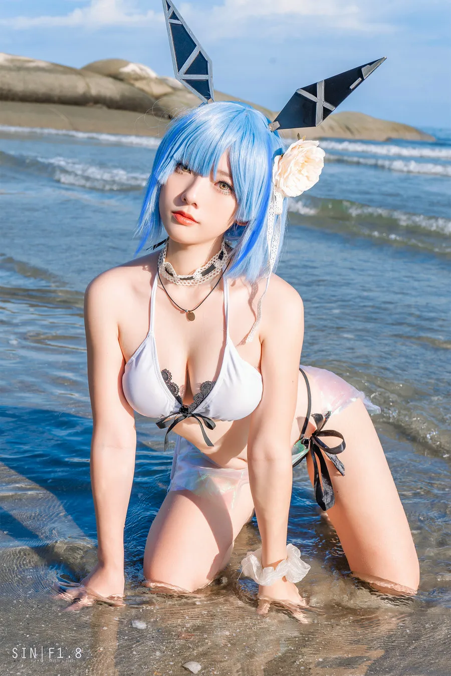 MessieHuang 海边蓝发泳装 COS 造型