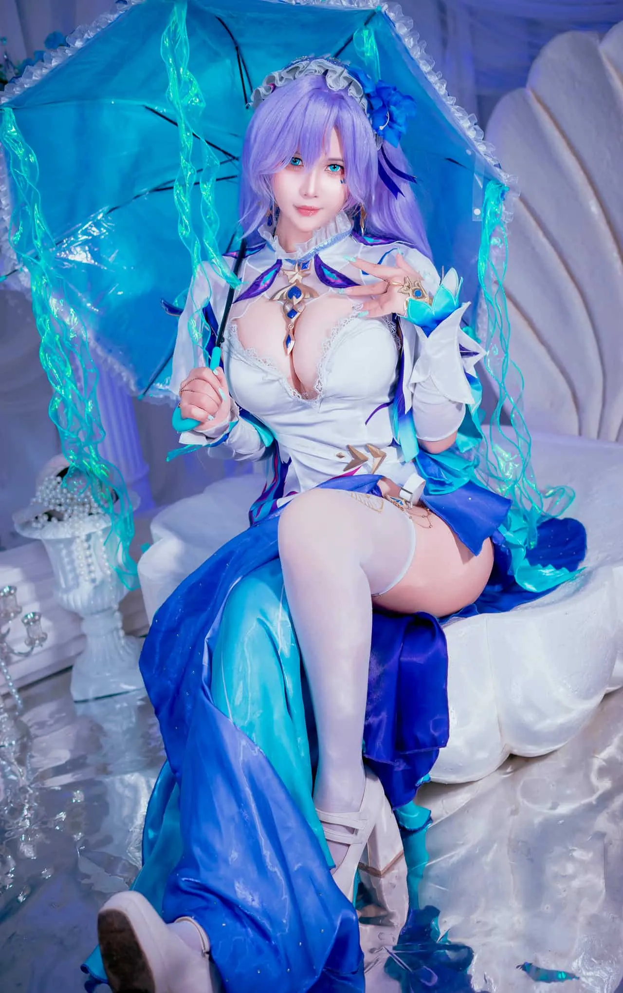 Pyon紫蓝长发与白蓝幻想服装冰蓝场景写真
