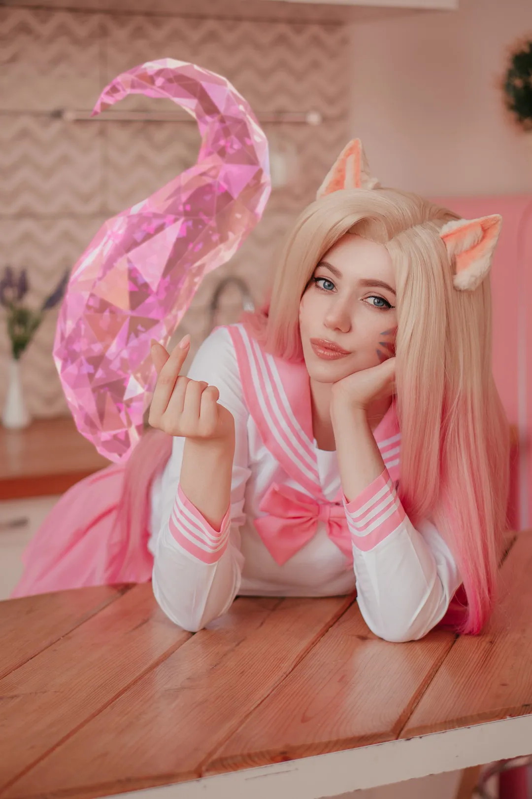 AlinaBecker 粉白渐变长发猫耳水手服伏在桌面前