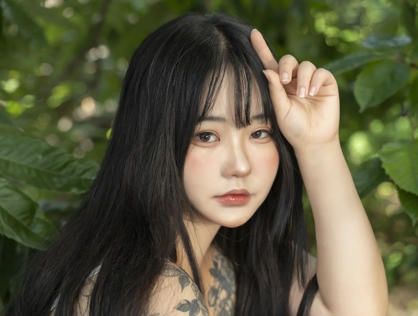 BoyeonJeon(전보연)长发抬手户外绿植近景写真