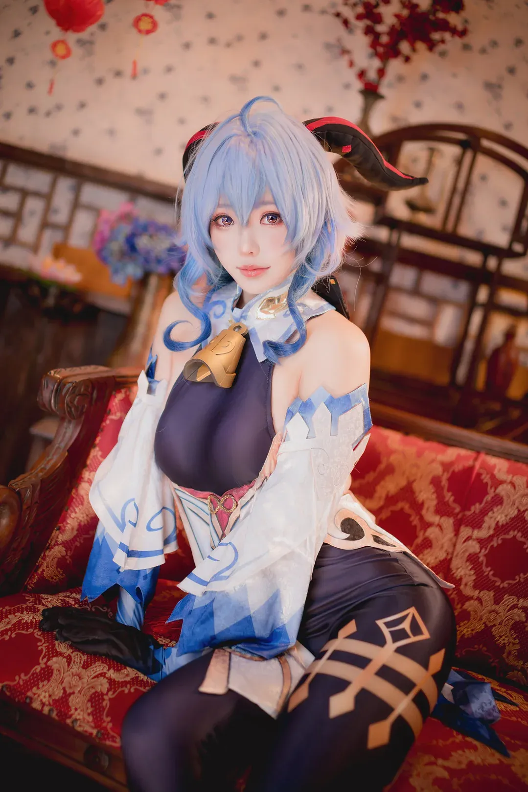ElyEE子蓝色短发角饰白蓝服饰室内cosplay
