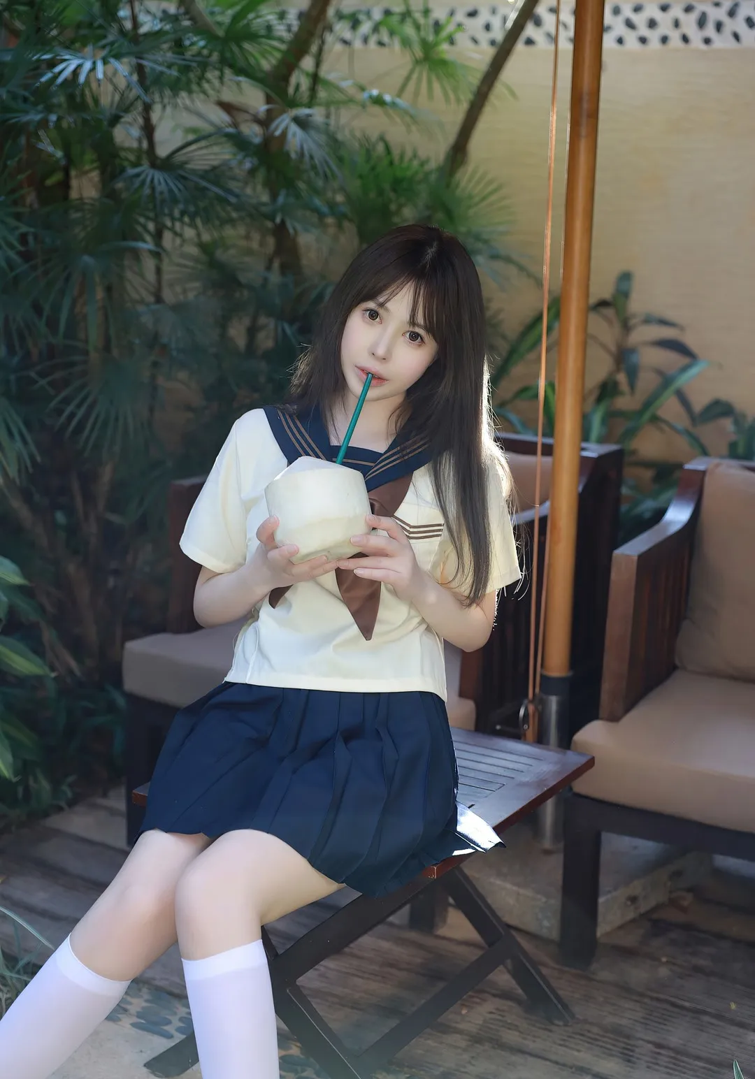 Evelyn艾莉黑色长发水手服椰子杯露台写真