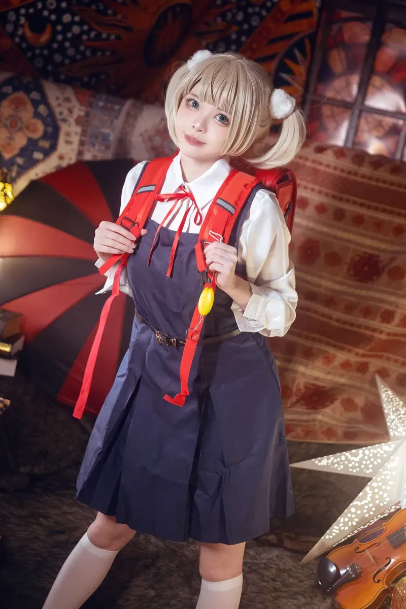 Hachi小芭金色双马尾红色背包校园角色cosplay