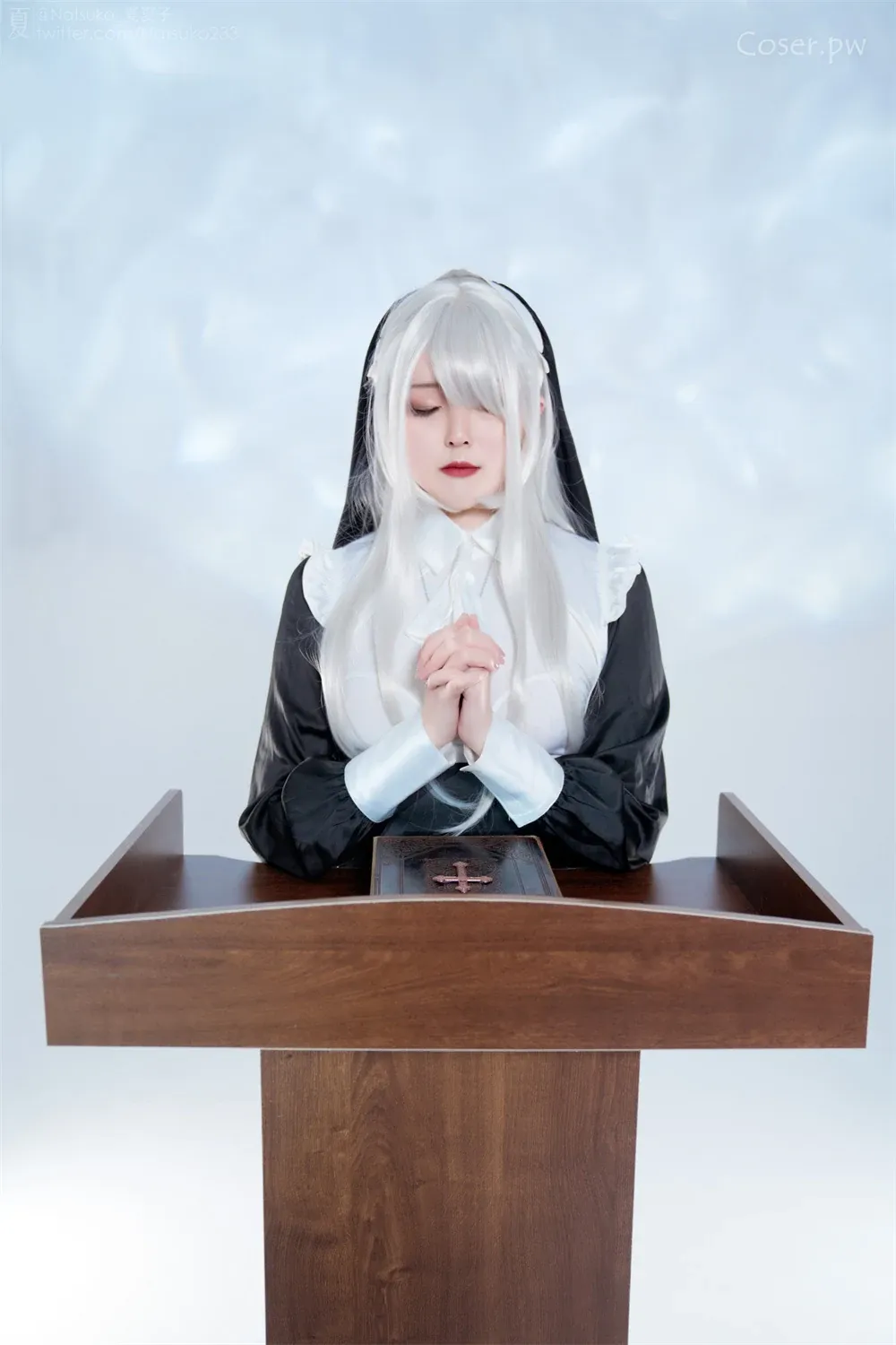 Natsuko夏夏子修女台前祈祷造型写真