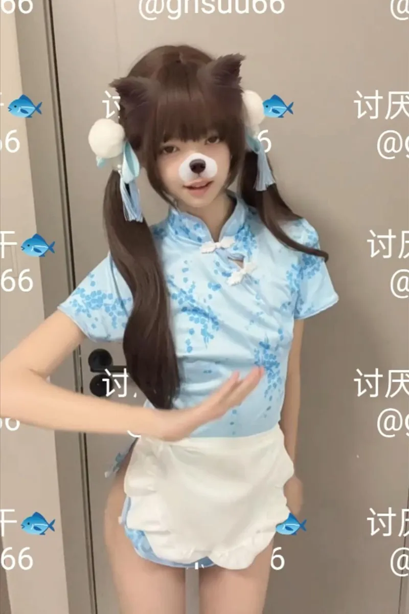 讨厌小鱼干双马尾浅蓝旗袍式上衣白色围裙写真