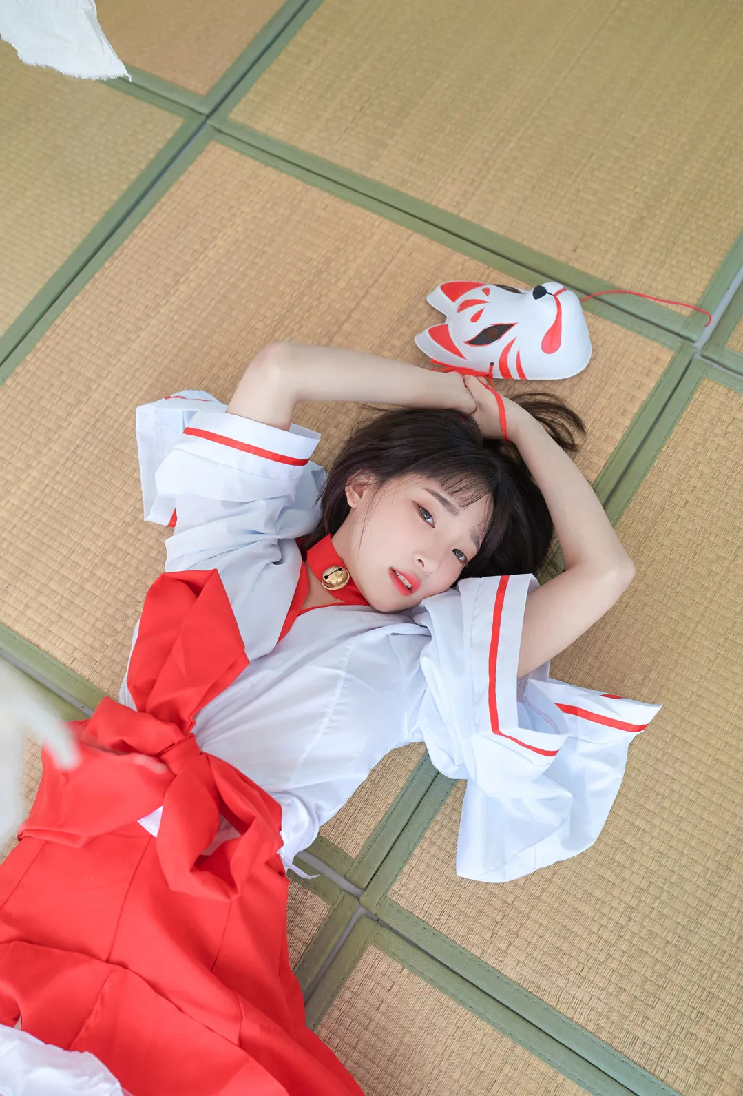 姜仁卿Kang Inkyung 白红巫女服狐狸面具榻榻米俯拍cosplay写真