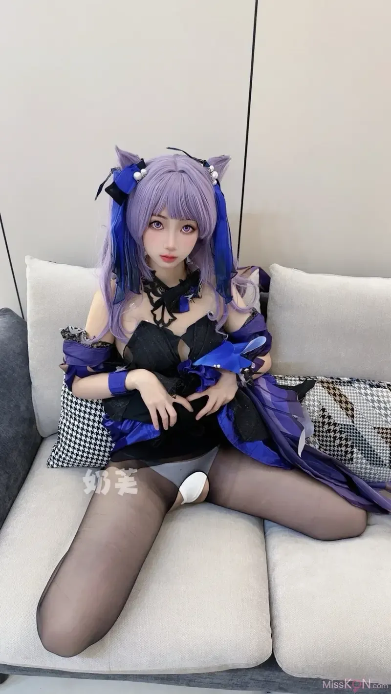 兔叽兔姬紫色短发蓝紫猫耳服饰沙发坐姿写真