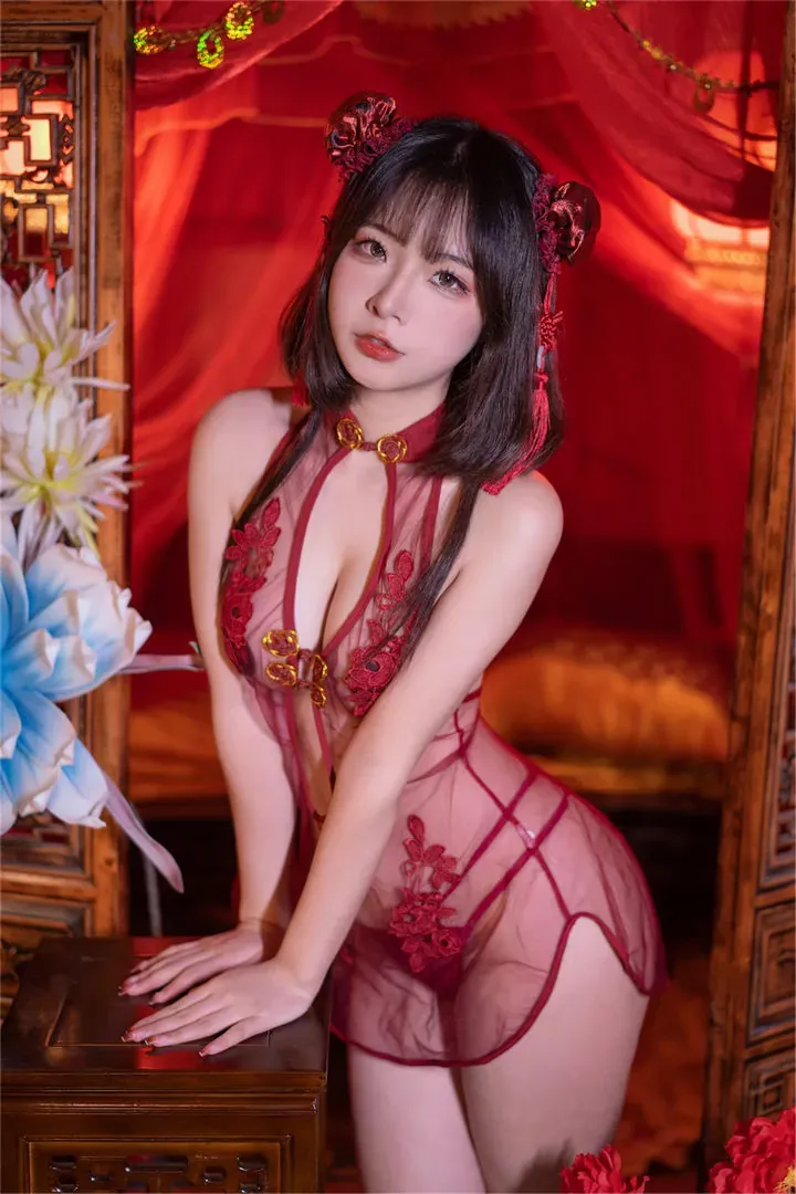 Dakki伊黑色短发红色头饰与红色国风布景cosplay写真