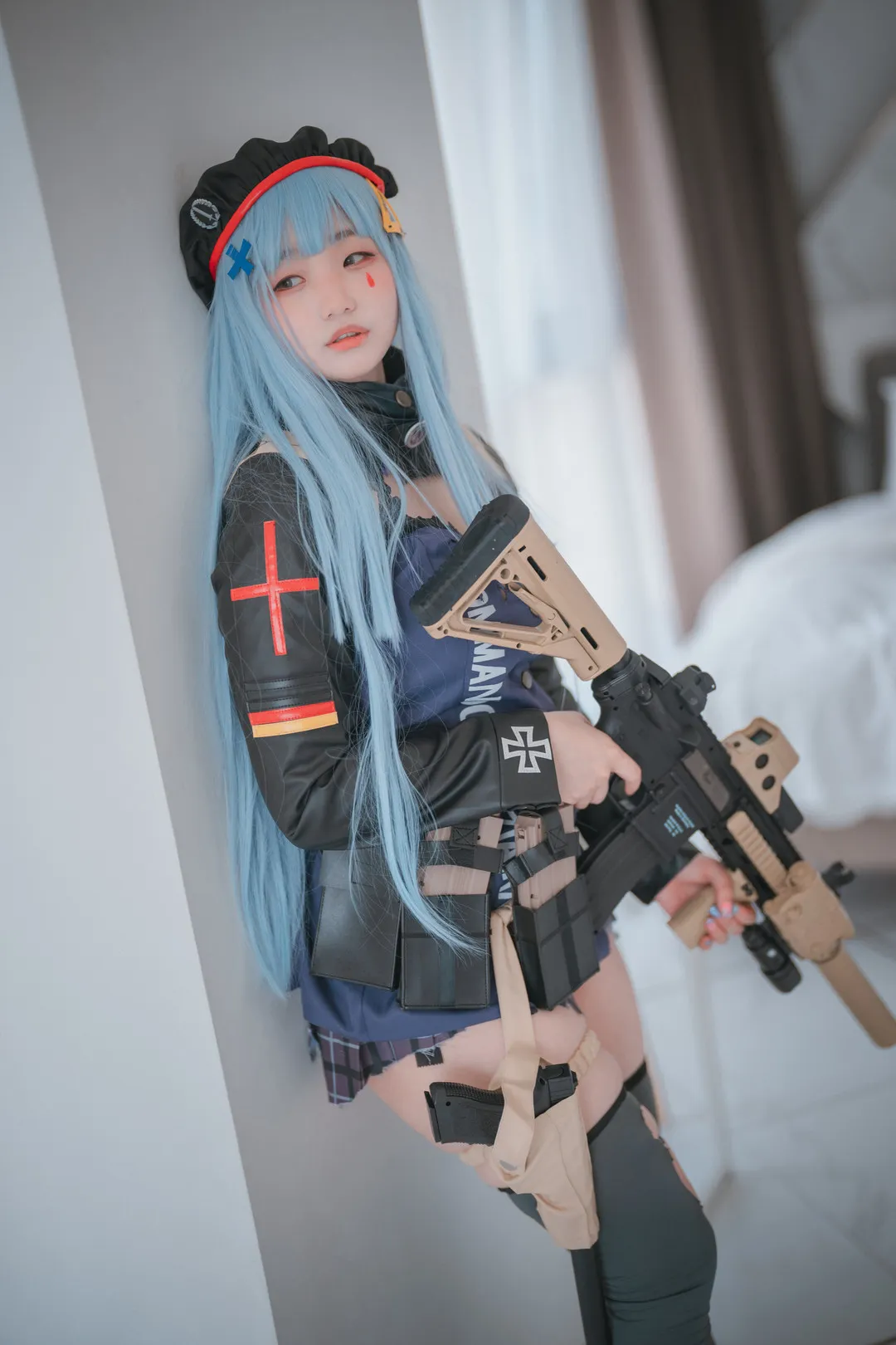 Mimmi蓝色长发黑色战术服手持道具枪cosplay造型