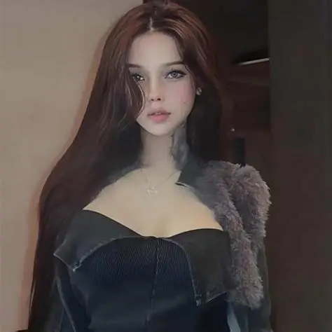 大佬甜Giovanna棕色长发深色皮质上衣暗调半身写真