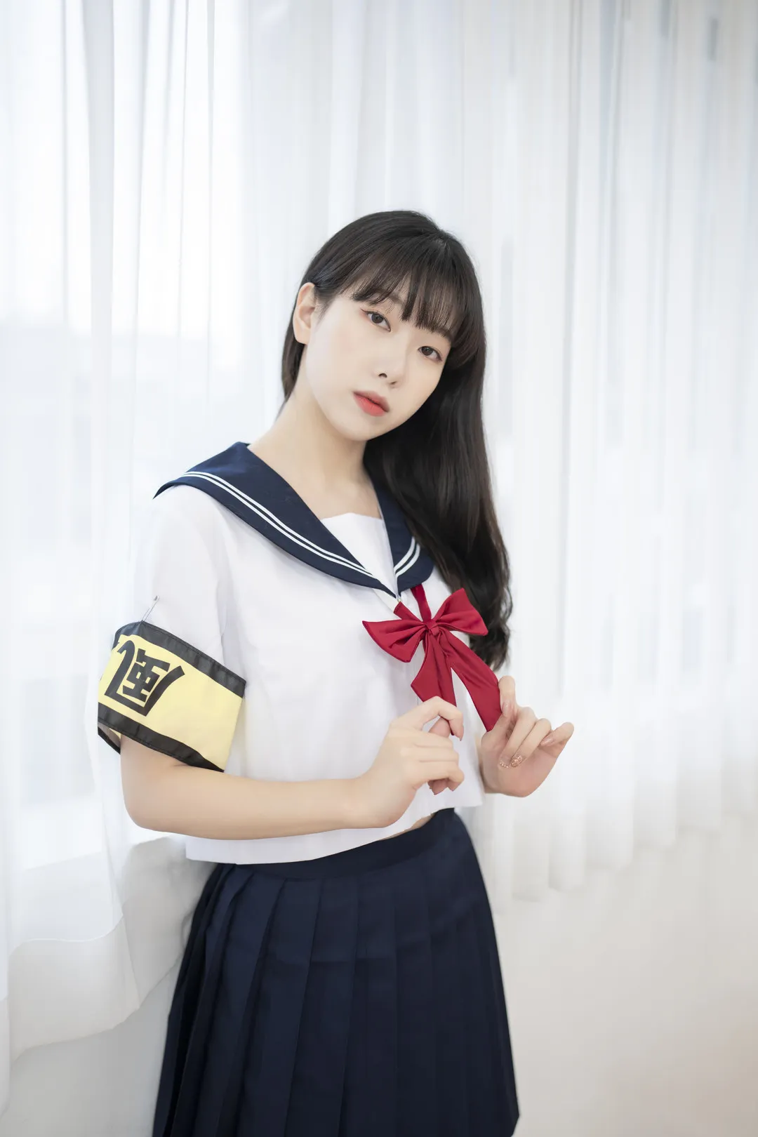 Shaany 黑长发水手服红色蝴蝶结室内写真