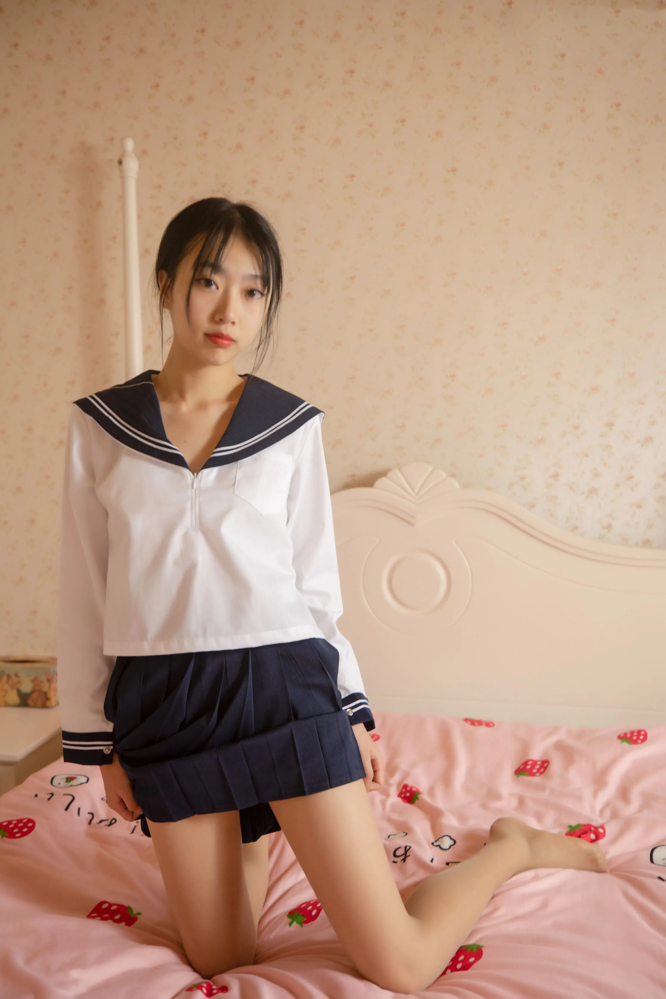 MSLASS梦丝女神黑发刘海水手服粉色床品卧室写真