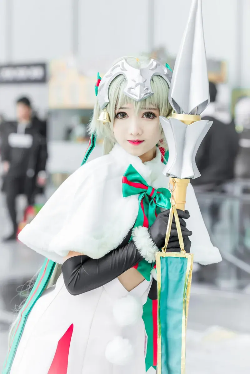 年年nnian 浅绿色短发白色披风手持长杖Cosplay