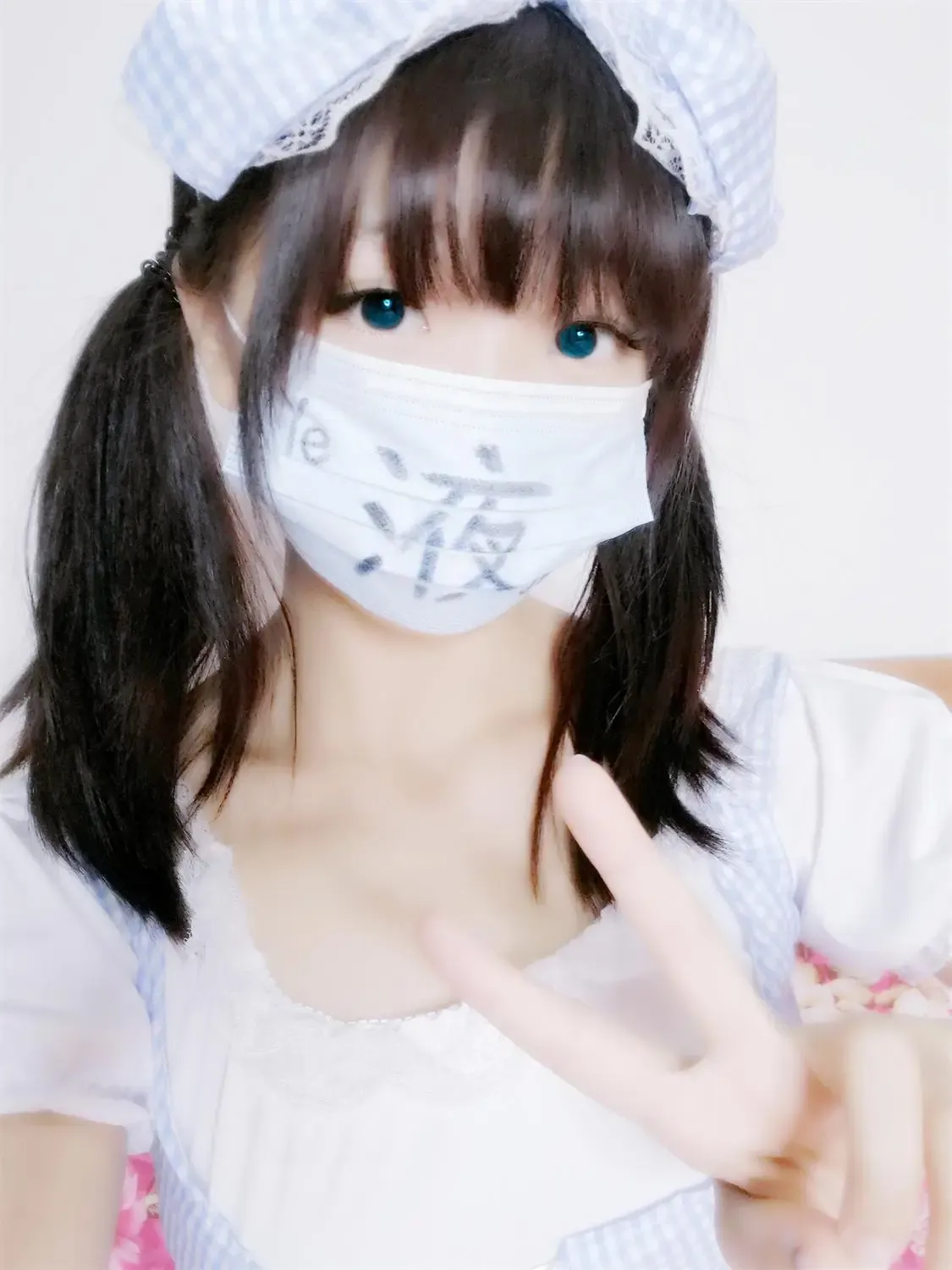 液液酱yeye 作品目录资料页：专车后排刺激视角 与 小鸟游六花 写真题材整理